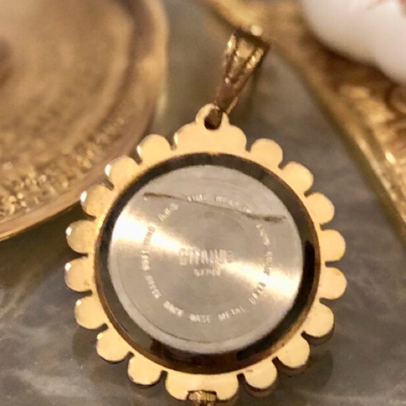 Vintage Signed Gitano Quartz Faux Pearl Watch on long Gold Toned Chain Necklace - Picture 5 of 5